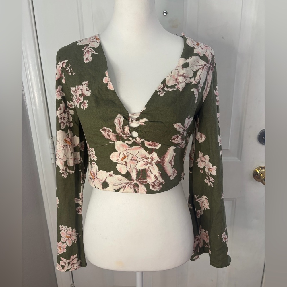 Zara | NWT size medium | linen cotton floral Blouse green and white